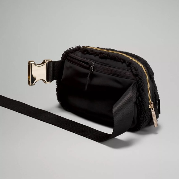 Lululemon Everywhere Fleece Belt Bag 1L - Picture 3 of 9